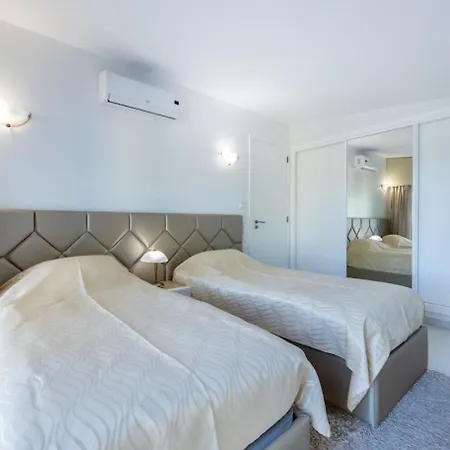 Luxury Villa With Sea Views, Private Pool & Jacuzzi *