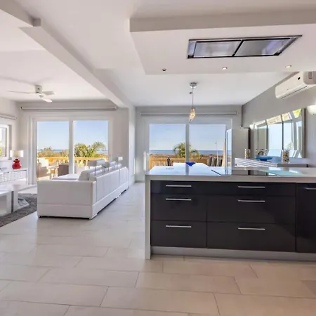 Luxury Villa With Sea Views, Private Pool & Jacuzzi