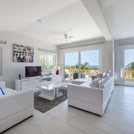 Luxury Villa With Sea Views, Private Pool & Jacuzzi Dom wakacyjny *