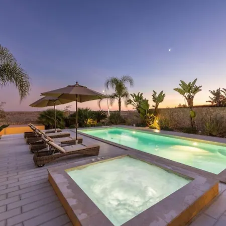 Luxury Villa With Sea Views, Private Pool & Jacuzzi Dom wakacyjny