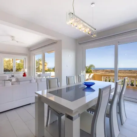 Luxury Villa With Sea Views, Private Pool & Jacuzzi