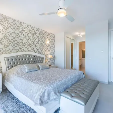 Luxury Villa With Sea Views, Private Pool & Jacuzzi *