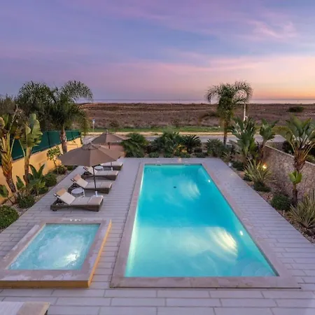Luxury Villa With Sea Views, Private Pool & Jacuzzi Dom wakacyjny *